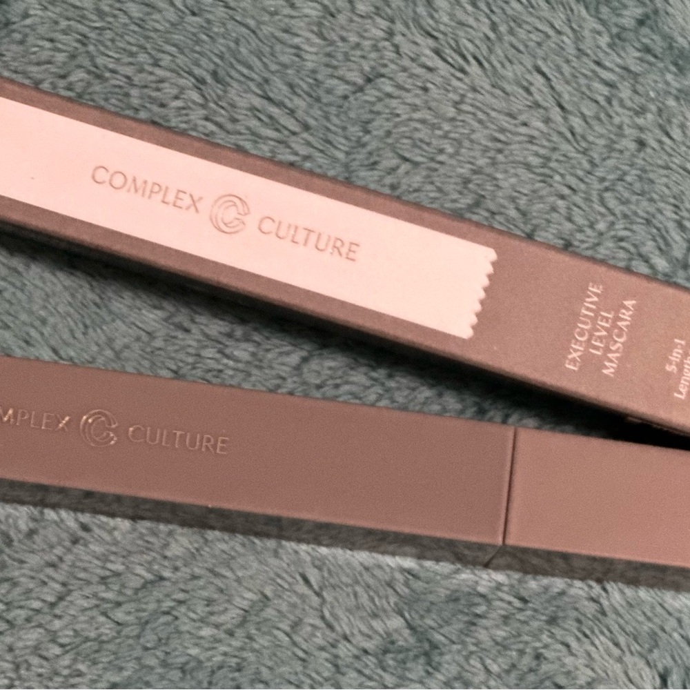 2/$25 COMPLEX CULTURE EXECUTIVE LEVEL 5 in 1 LENGTHENING BLACK MASCARA! - Picture 13 of 16